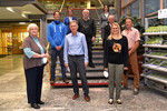 Foto mit 4 Frauen und fünf Männern