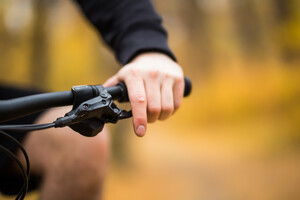 Hand an Fahrradbremse